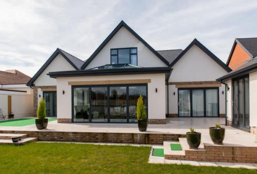 Aluminium Bi-Folds  Windows