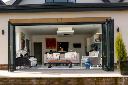 Aluminium Bi-Folds Traffic Door Away From 5 Leaf