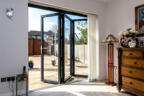 Aluminium Bi-Folding Doors 3 Leaf